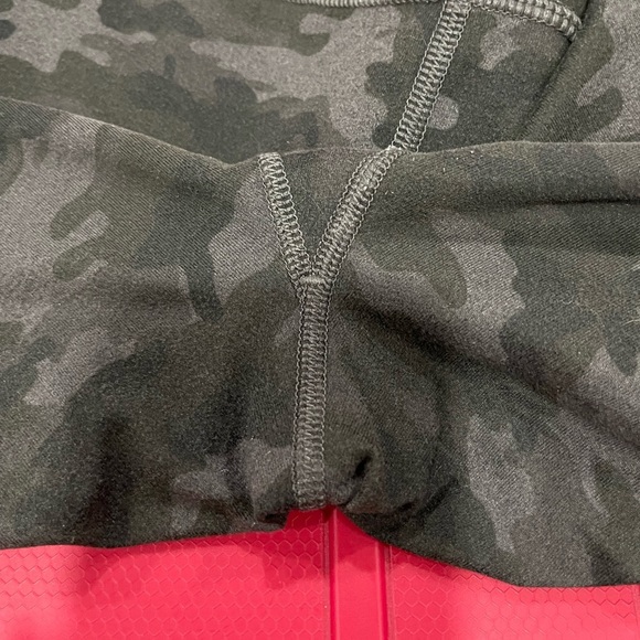 Fablectics  Camo Print Leggings medium Fabletics. So soft , comfy too - Picture 5 of 9